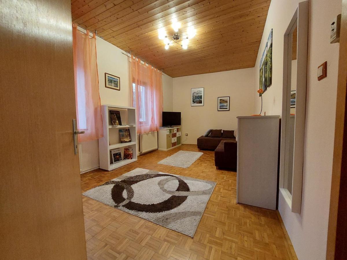 Eckhaus Apartment