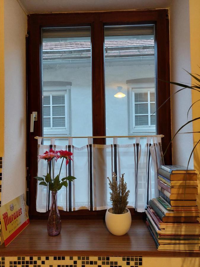 Eckhaus Apartment *